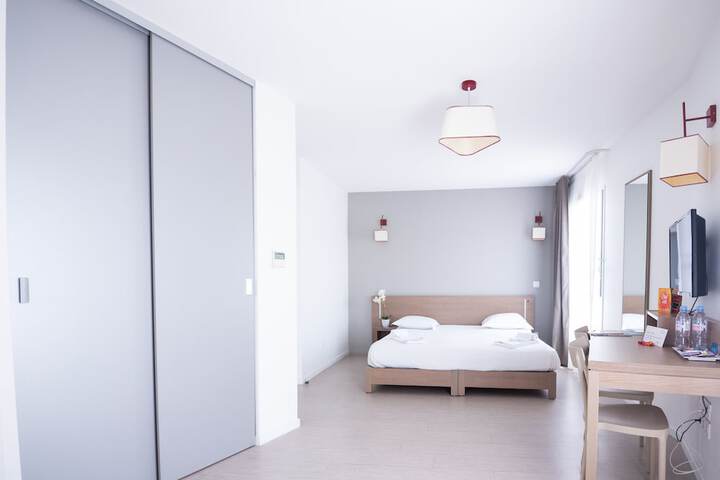 Room 13 of 36