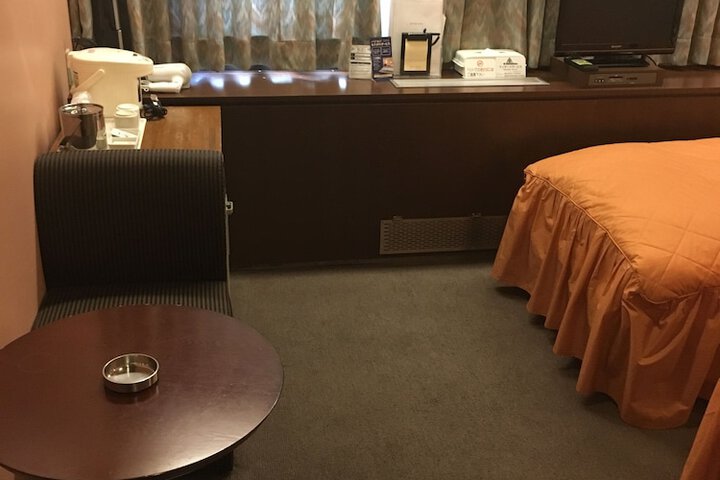 Room 9 of 87