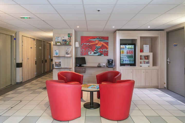 Business Center 18 of 19