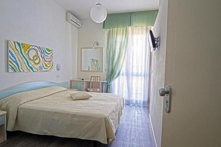Room 7 of 51