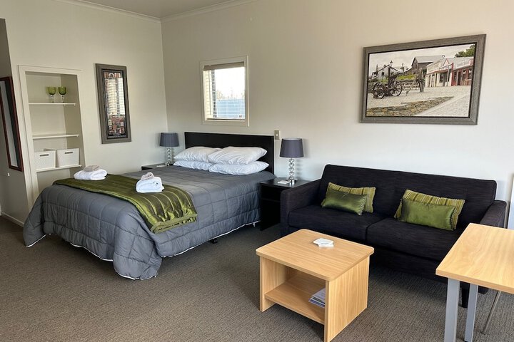 Room 9 of 17
