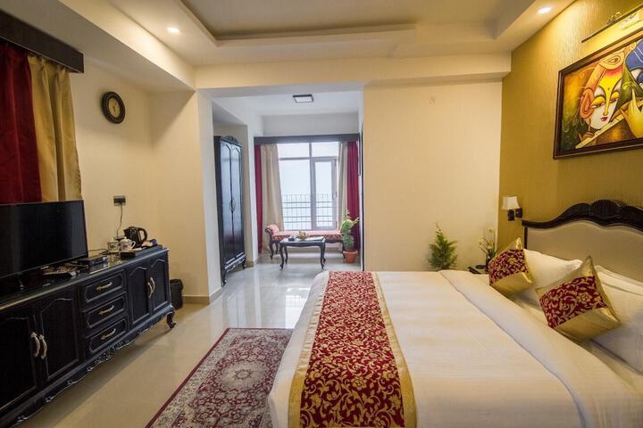 Room 8 of 22