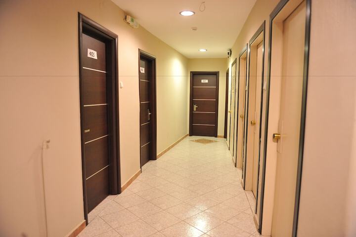 Ballroom/Hall 27 of 36