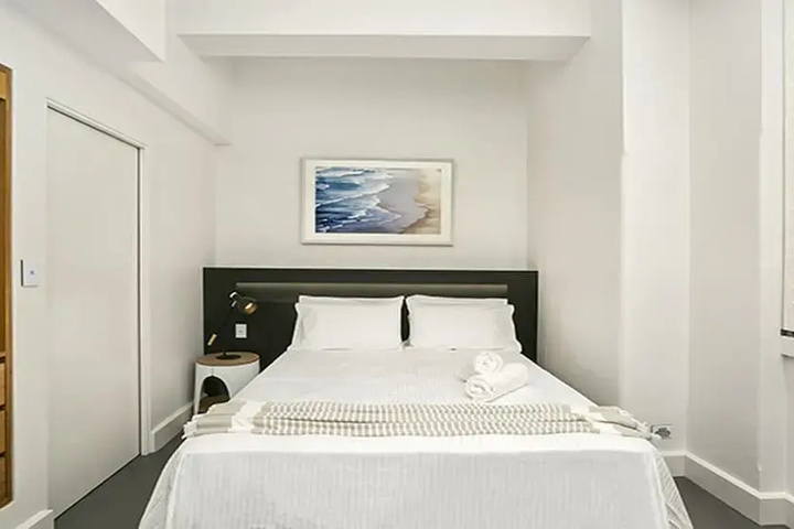 Room 2 of 10