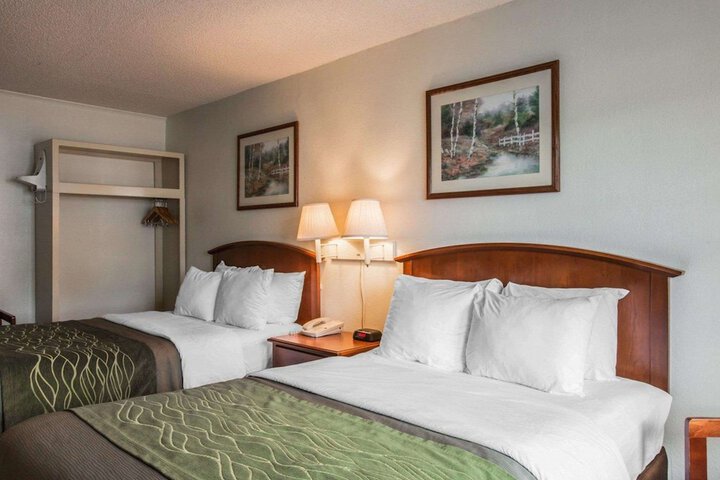 2 Queen Beds River View Balcony (10 of 11)