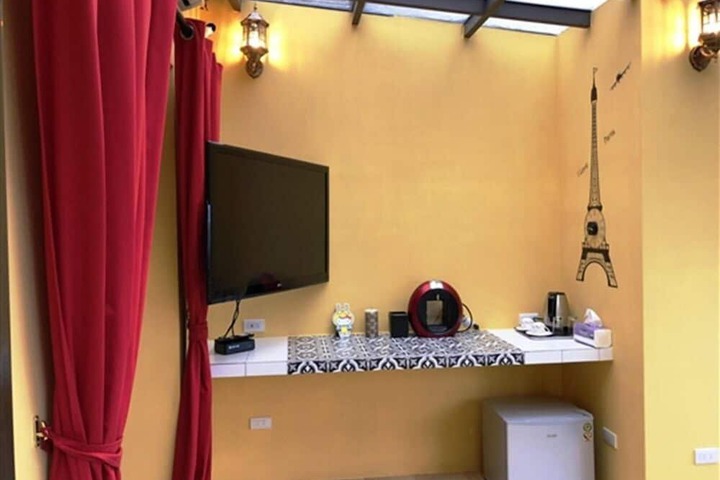 Room 12 of 92