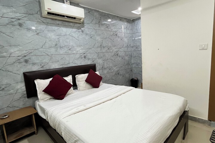 Room 12 of 26