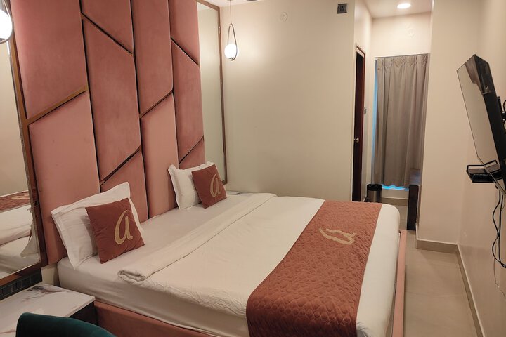 Room 11 of 30