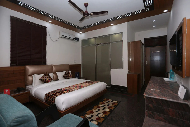 Room 4 of 13