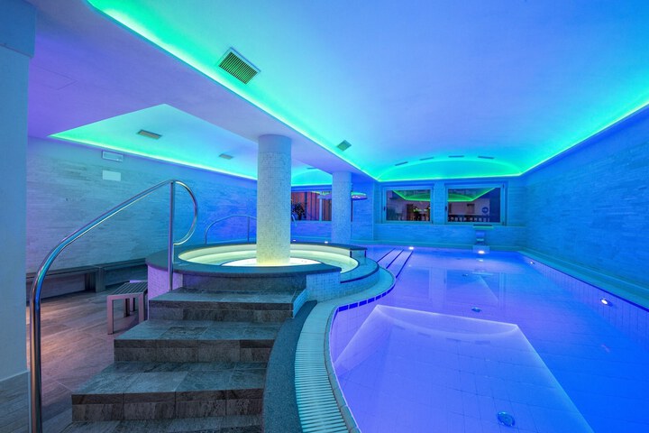 Pool 24 of 91