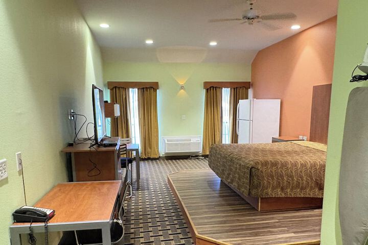 Room 23 of 66