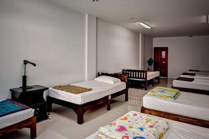 Room 8 of 28