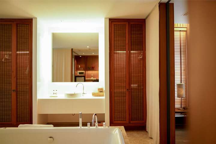 Room 52 of 119