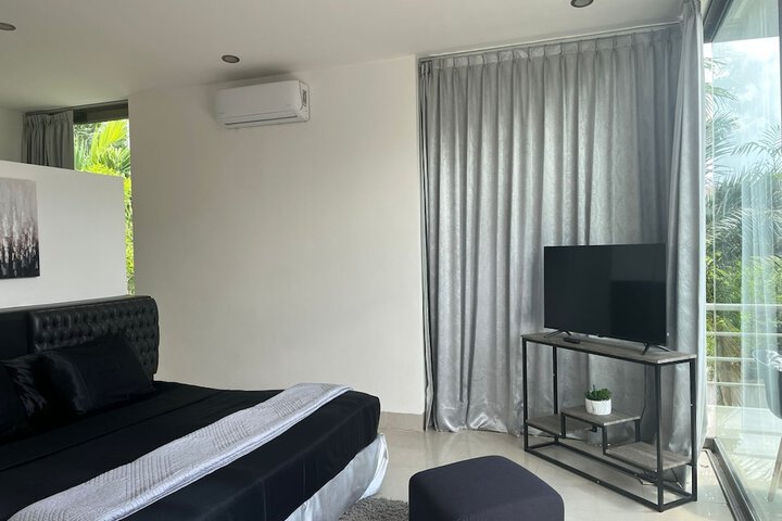 Room 14 of 36