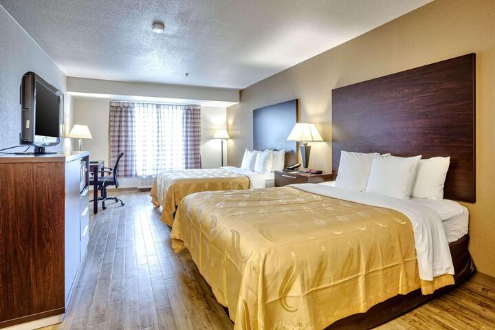 2 Queen Beds (3 of 7)
