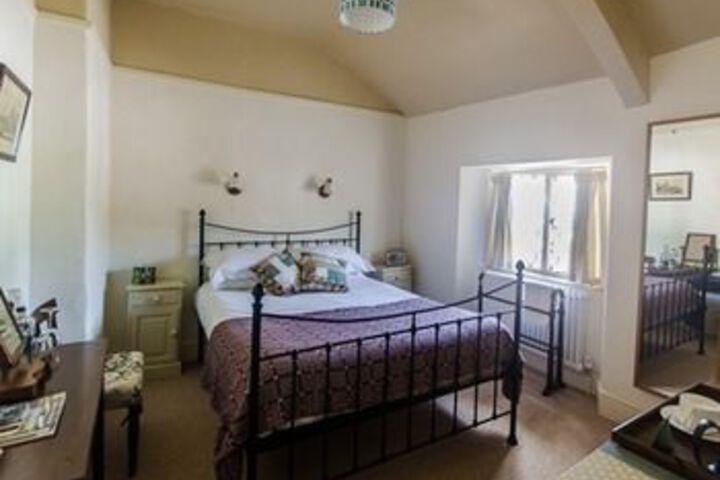 Room 9 of 12