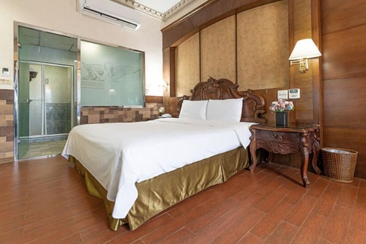 Room 9 of 20