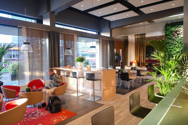Guest Lobby
