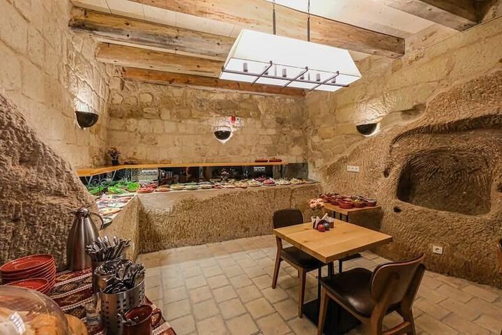 Dining 145 of 153
