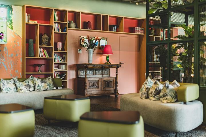 Entrance & Lobby