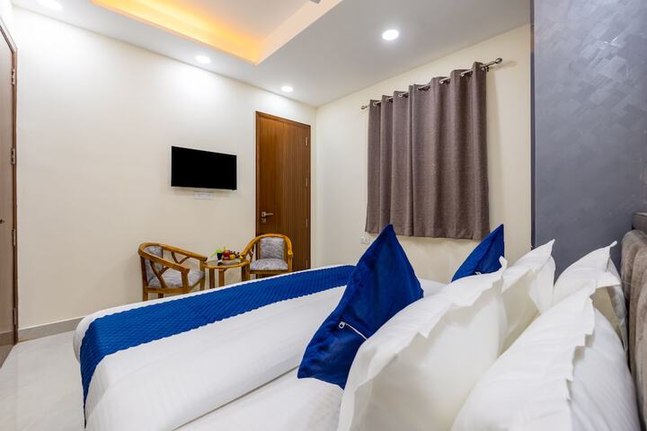 Room 9 of 28