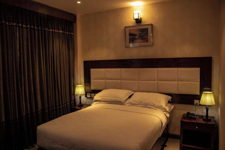 Room 12 of 32
