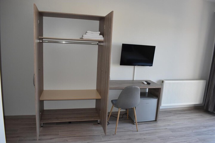 Room 13 of 40