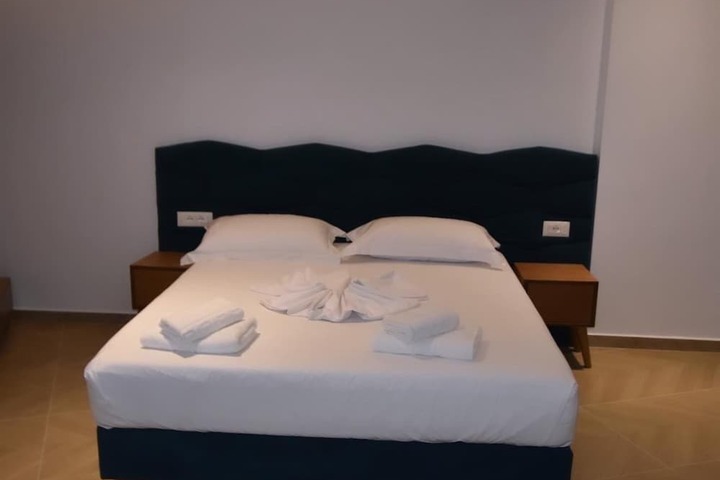 Room 9 of 15