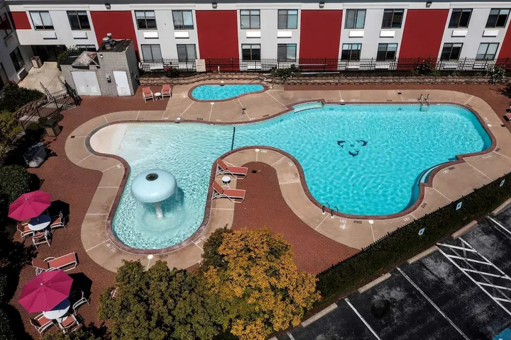 Pool 15 of 21