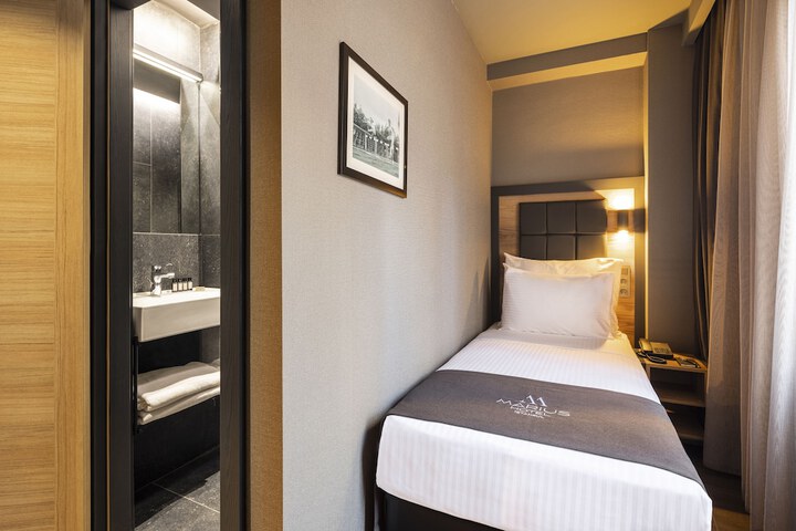 Room 44 of 75
