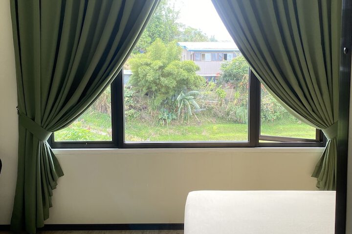 Room 5 of 10