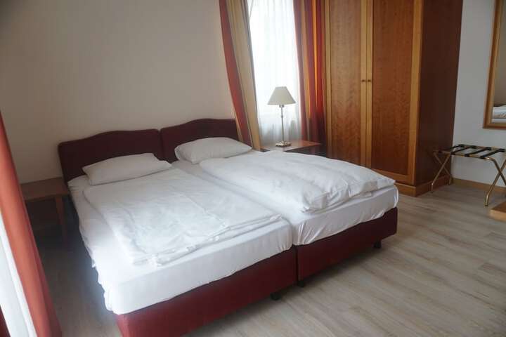 Room 42 of 82