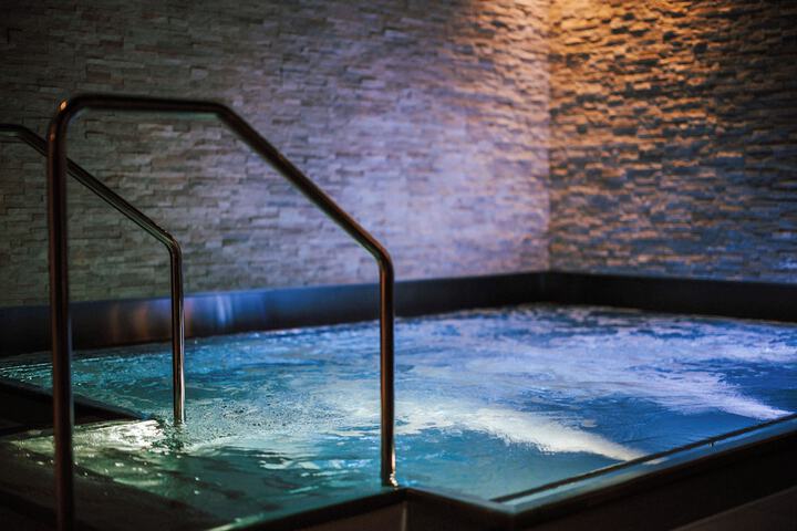 Hot Tub 40 of 73