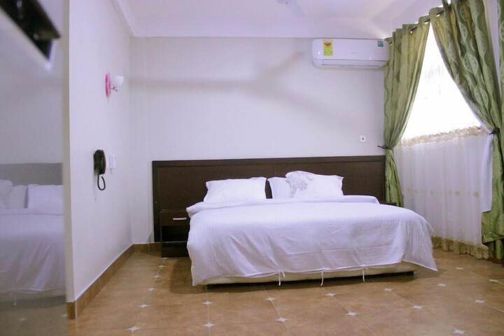Room 4 of 32