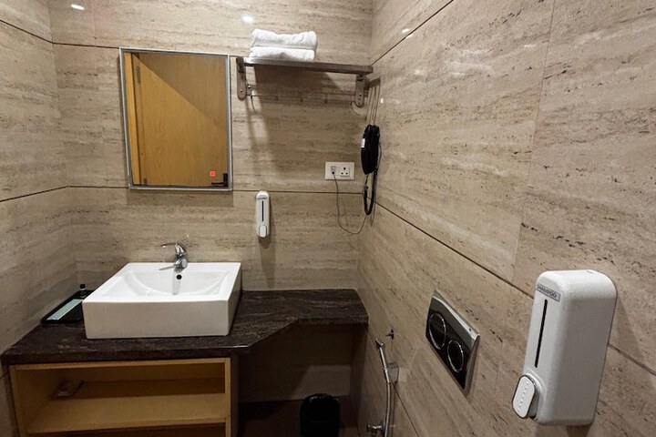 Room 43 of 57