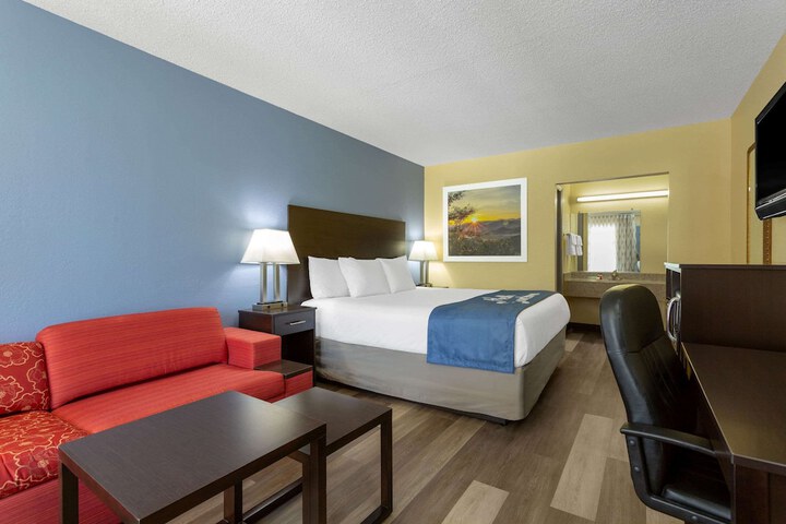 1 King Bed (6 of 8)