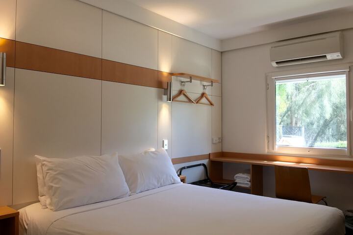 Room 6 of 35