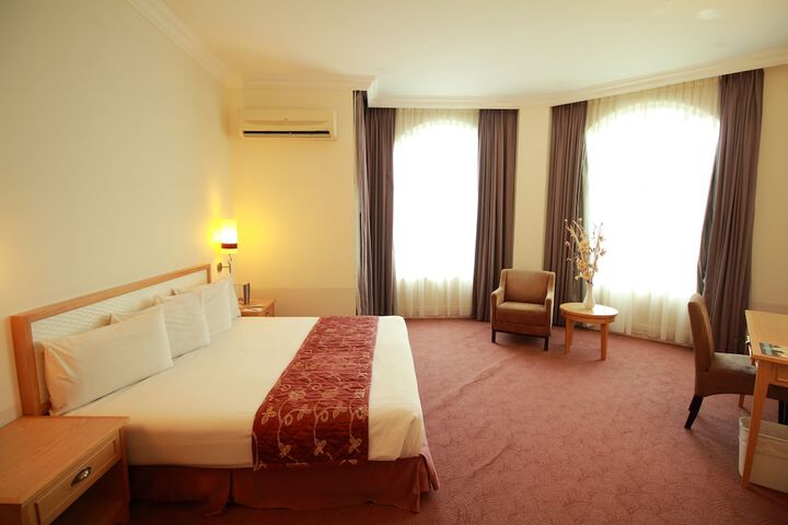Room 28 of 65