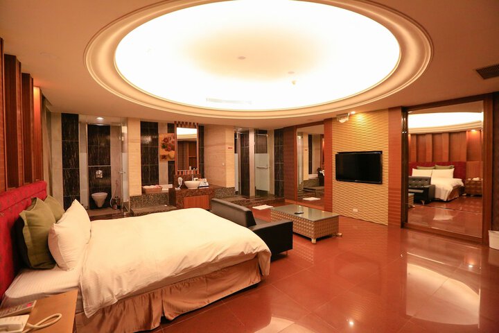 Room 12 of 51