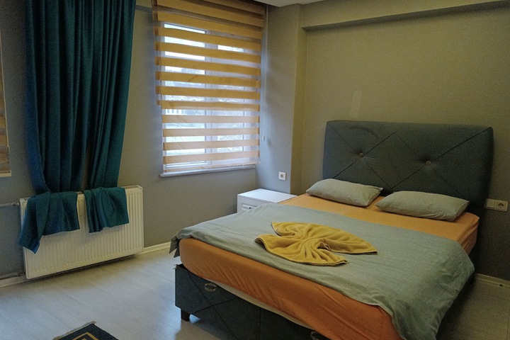 Room 6 of 12
