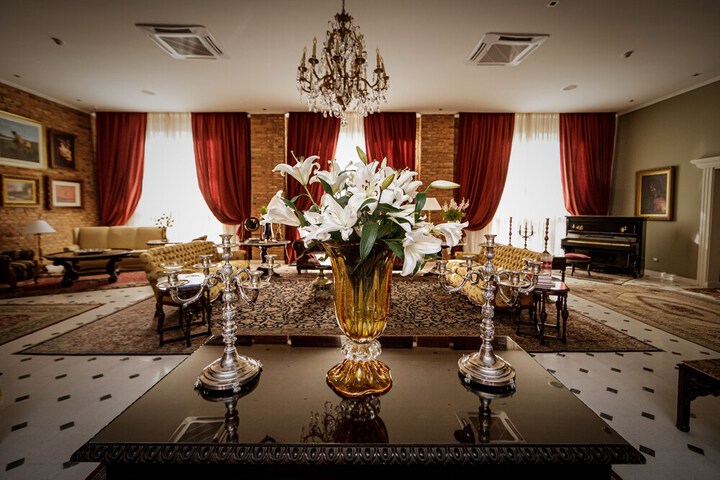 Lounge 54 of 70
