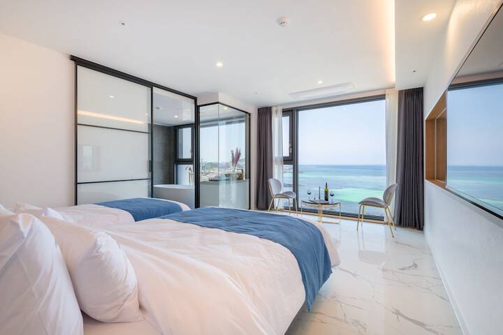 Room 11 of 35