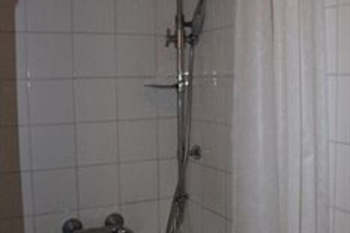 Room 3 of 28