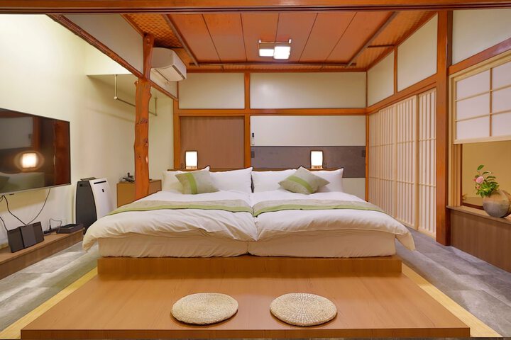 Room 6 of 75