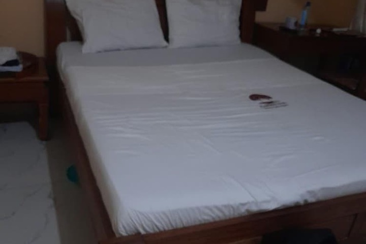 Room 8 of 15