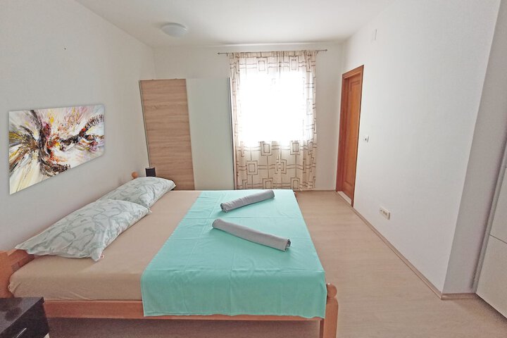 Room 9 of 117