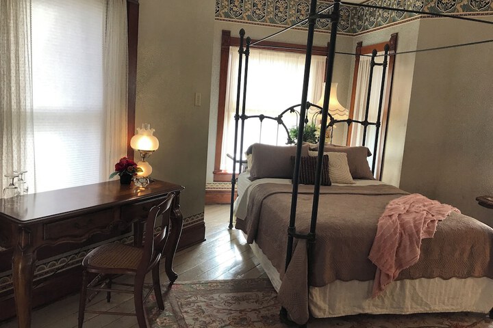 Room 25 of 83