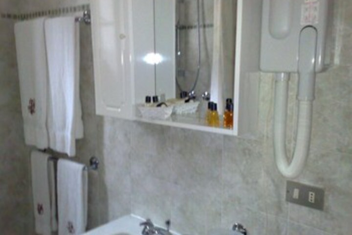 Room 6 of 30