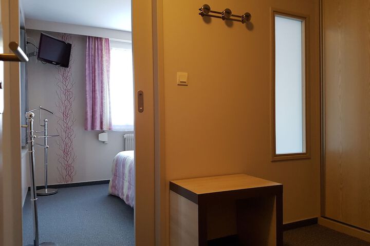 Room 9 of 91