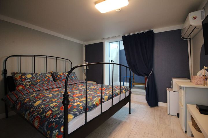 Room 16 of 86